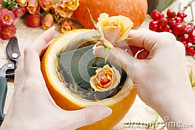 How to make a Thanksgiving centerpiece - step by step Stock Photo