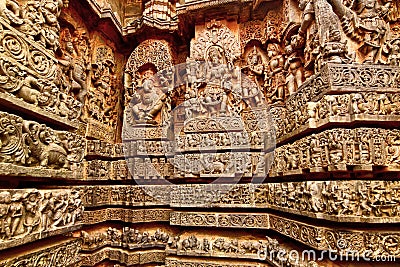 Beautiful Hoysala Architecture at the Hoysaleshwara and Kedareshwara temples in Halebidu Stock Photo