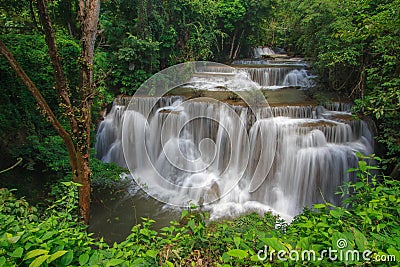 Huay Mae Kamin Waterfalls, one of the most famous and beautiful cascading waterfalls, situated on the east of Sri Nakarin Dam nati Stock Photo