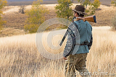 Hunter with a gun and german drathaar. Pigeon hunting with dogs.s Stock Photo