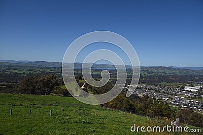 Huon hill lookout Parklands spectacular views of Lake Hume, the Kiewa Valley, the Alpine Region, Murray and Kiewa Rivers, Stock Photo