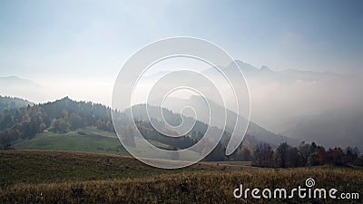 härlig dimmig morgon - mystikersoluppgångdimma i berg - timelapse av den fantastiska naturen - full hd 1920 x 1080 lager videofilmer härlig dimmig morgon - mystikersoluppgångdimma i berg - timelapse av den fantastiska naturen - full hd 1920 x 1080 lager videofilmer