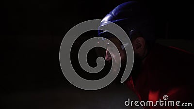 I giocatori di hockey professionali giocano gli spari Il giocatore che prende alla pena un portiere dell'hockey Primo piano stock footage I giocatori di hockey professionali giocano gli spari Il giocatore che prende alla pena un portiere dell'hockey Primo piano stock footage