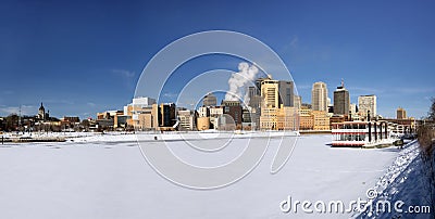 Ice covered Mississippi River with Saint Paul skyline, Minnesota, USA Stock Photo