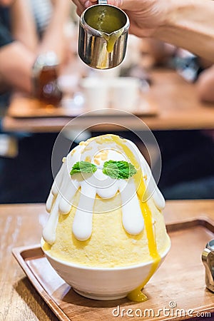 ice shave with mango sauce (mango bingsu) Stock Photo