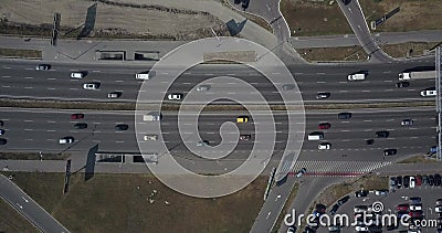 Ideia aérea da paisagem da cidade do distrito de Osokorki e de Poznyaki, da estrada de Kiev e dos arranha-céus modernos 4k 4096 x video estoque Ideia aérea da paisagem da cidade do distrito de Osokorki e de Poznyaki, da estrada de Kiev e dos arranha-céus modernos 4k 4096 x video estoque