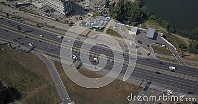 Ideia aérea da paisagem da cidade do distrito de Osokorki e de Poznyaki, da estrada de Kiev e dos arranha-céus modernos 4k 4096 x video estoque Ideia aérea da paisagem da cidade do distrito de Osokorki e de Poznyaki, da estrada de Kiev e dos arranha-céus modernos 4k 4096 x video estoque