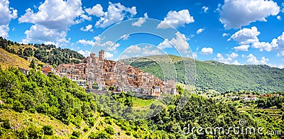 Idyllic apennine mountain village Castel del Monte, L'Aquila, Abruzzo, Italy Stock Photo