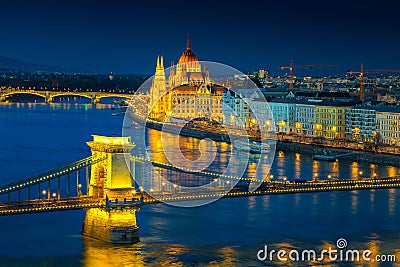 Iluminated Chain bridge and Parliament building at twilight, Budapest, Hungary Stock Photo