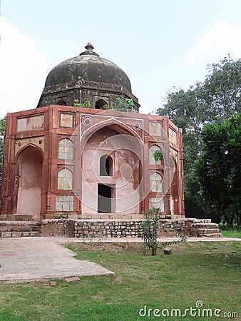 India, Delhi, ancient mausoleum in a tropical park Stock Photo