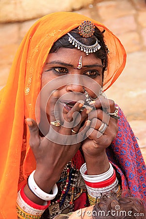 Indian woman playing on mouth harp, Jaisalmer fort, India Editorial Stock Photo