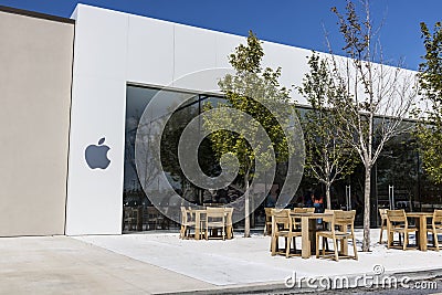 Indianapolis - Circa August 2017: Apple Store Retail Mall Location. Apple sells and services the iPhone, iPad, and iMacs III Editorial Stock Photo