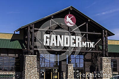 Indianapolis - Circa November 2016: Gander Mountain Retail Strip Mall Location II Editorial Stock Photo