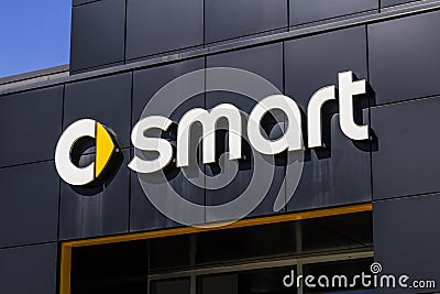 Indianapolis - Circa October 2016: Smart Automobile Dealership. Smart is a division of Daimler AG I Editorial Stock Photo