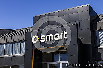 Indianapolis - Circa October 2016: Smart Automobile Dealership. Smart is a division of Daimler AG II Editorial Stock Photo