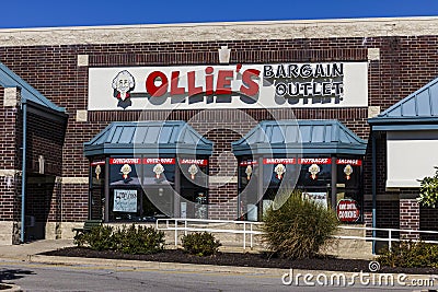 Indianapolis - Circa September 2017: Ollie`s Bargain Outlet. Ollie`s Carries a Wide Range of Closeout Merchandise V Editorial Stock Photo