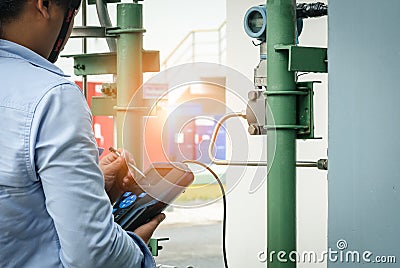 Instrument technician on the job calibrate or function check equipment in process industry. Stock Photo