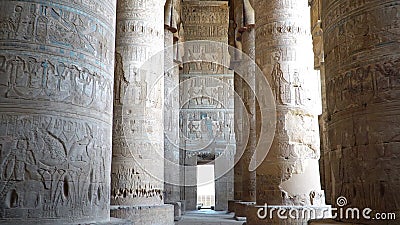 Interior do templo de Dendera ou do templo de Hathor Egypt Dendera, Denderah, é uma cidade pequena em Egito Templo de Dendera Interior do templo de Dendera ou do templo de Hathor Egypt Dendera, Denderah, é uma cidade pequena em Egito Templo de Dendera