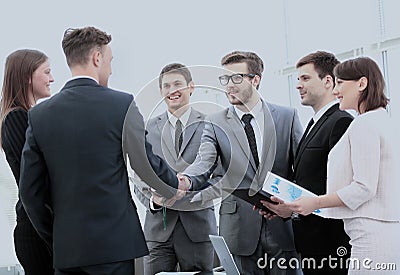 Investor and CFO in the presence of a business team shake hands Stock Photo