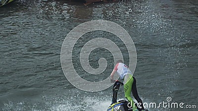 Irkutsk, Russland - 3. August 2019: Baikal Jet Fest, BJF Freestyle-Jet-Tricks Backflip, Fass Roll, 360, Superman stock video Irkutsk, Russland - 3. August 2019: Baikal Jet Fest, BJF Freestyle-Jet-Tricks Backflip, Fass Roll, 360, Superman stock video