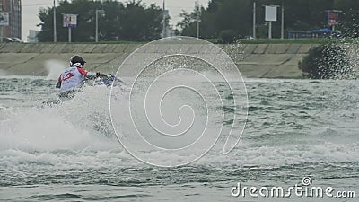Irkutsk, Russland - 3. August 2019: Baikal Jet Fest, BJF Jet-Ski Jet-Ski in Zeitlupe 180fps Menschenreiten stock video Irkutsk, Russland - 3. August 2019: Baikal Jet Fest, BJF Jet-Ski Jet-Ski in Zeitlupe 180fps Menschenreiten stock video