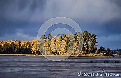 Island in autumn Mon Repos park Stock Photo