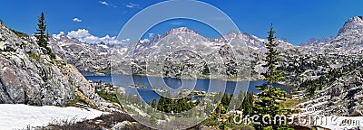 Island Lake in the Wind River Range, Rocky Mountains, Wyoming, views from backpacking hiking trail to Titcomb Basin from Elkhart P Stock Photo