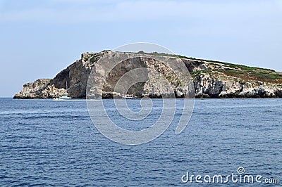 Isole Tremiti - Scogliera dell`Isola di Capraia dalla barca Stock Photo