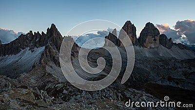 Italien-Bergdolomit-Alpen - Baum-CIME di Lavaredo, Zeitspanne bei Sonnenuntergang stock footage Italien-Bergdolomit-Alpen - Baum-CIME di Lavaredo, Zeitspanne bei Sonnenuntergang stock footage