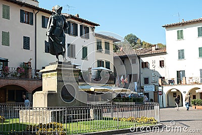 Italy, Tuscany, province of Florence, Greve in Chianti, statue of Giovanni da Verrazzano nella square of the village Editorial Stock Photo