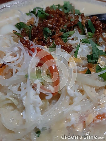 Javanese boiled noodles with tomato slices, topping with fried onions and delicious celery when eaten warm Stock Photo