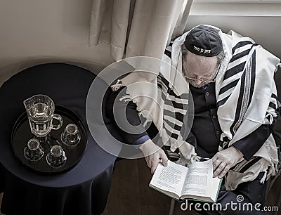 Jewish man praying Editorial Stock Photo