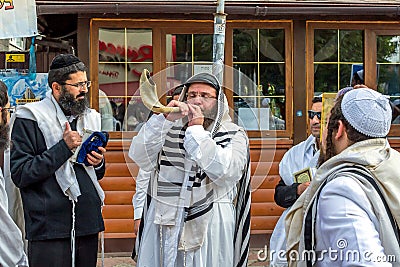 Jewish rabbi hasid blows Shofar. Rosh Hashanah, Jewish New Year. Editorial Stock Photo