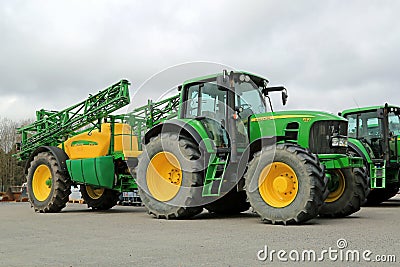 John Deere 7530 Agricultural Tractor and 732i Trailed Sprayer Editorial Stock Photo