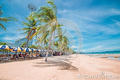 Jomtien Beach, Pattaya is another beautiful beach with clear water, white sandy beach, there will be a lot of tourists to visit du Editorial Stock Photo