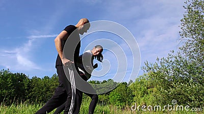 Jonge Paarminnaars in Aard stock footage Jonge Paarminnaars in Aard stock footage