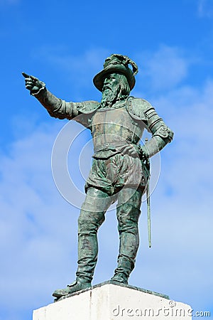 https://thumbs.dreamstime.com/x/juan-ponce-de-leon-statue-old-san-puerto-rico-39676060.jpg