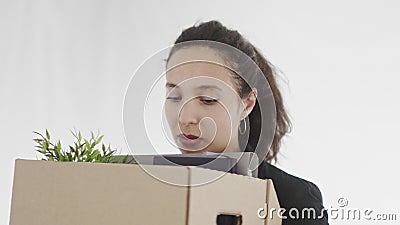 穿着夹克和睡衣的商务女性在家远程工作 通过笔记本电脑与同事远程通话股票视频 视频包括有舒适 自由职业者