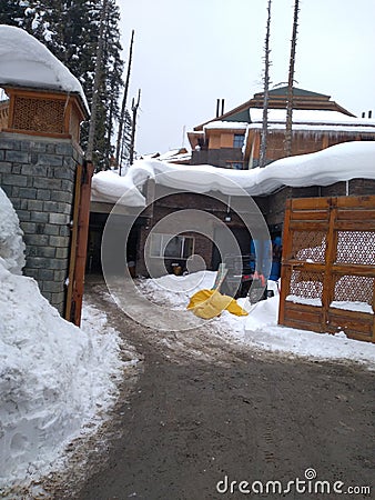 Kashmirs famous hotel in Gulmarag Khyber hotel 24hrs power facility &swimng pool facility in very room shining snow on roofs Stock Photo