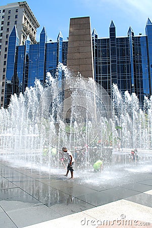 Kids cool off in water fountain Editorial Stock Photo