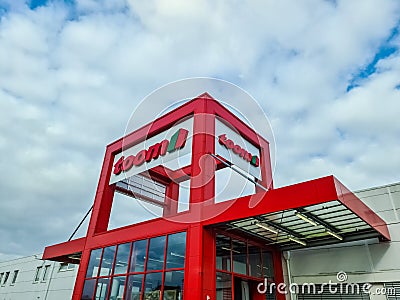 Kiel, Germany - 01. April 2024: The entrance area of a Toom DIY store in good weather Editorial Stock Photo