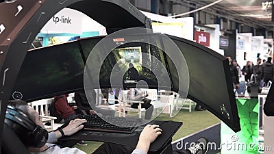 Kijów, Ukraina - 14 kwietnia 2019 r. : CEE 2019 młodzi gracze walczą o nagrodę w konkursie gier online Kijów, Ukraina - 14 kwietnia 2019 r. : CEE 2019 młodzi gracze walczą o nagrodę w konkursie gier online