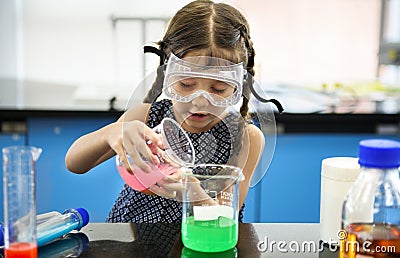 Kindergarten Student Mixing Solution in Science Experiment Labor Stock Photo