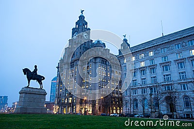The King Edward VII Monument and the Liver Building, Liverpool Stock Photo