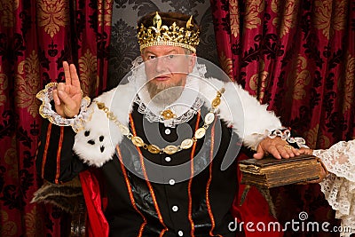 King swearing an oath Stock Photo