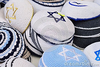 Kippahs Yarmulkes Jewish Hats Covers Israeli Star of David Souvenirs Safed Tsefat Israel. Kippahs. Jewish headgear worn by men du Stock Photo