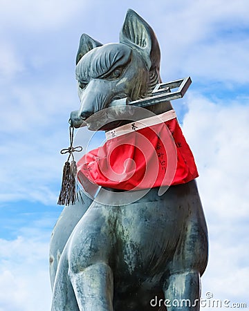 Kitsune sculpture at Fushimi Inari-taisha shrine in Kyoto Stock Photo