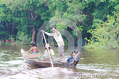 KOMPONG PHLUK, CAMBODIA - OCTOBER 24: An unidentified family Kompong Phluk paddling a boat on October 21, 2015 in Kompong Phluk Editorial Stock Photo