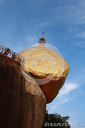 Kyaikhtiyo gold pagoda Stock Photo