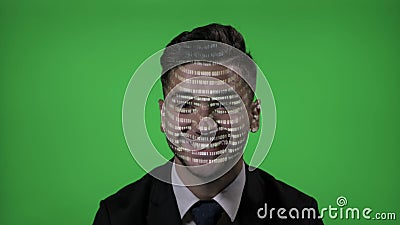 L'intru masculin s'est habillé dans des vêtements formels utilisant le code futuriste de technologie et d'hologramme avec le fond banque de vidéos L'intru masculin s'est habillé dans des vêtements formels utilisant le code futuriste de technologie et d'hologramme avec le fond banque de vidéos